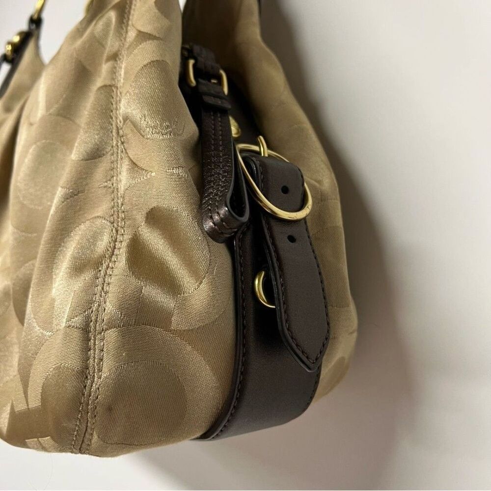 Coach signature Maggie tan shoulder handbag purse - Picture 4 of 10
